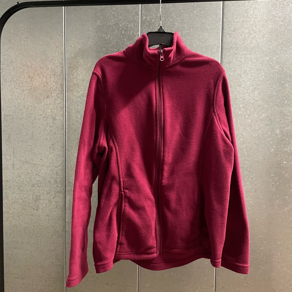 Size M burgundy sweater with pockets